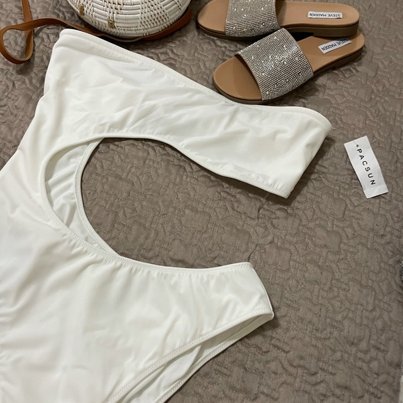 One piece bathing suit 🐚 - Picture 5 of 6